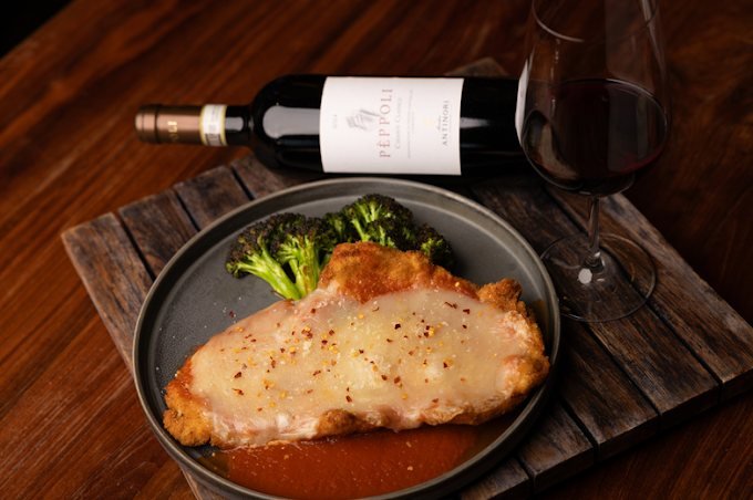 Italian cutlet with a bottle of Pèppoli Chianti Classico by Antinori